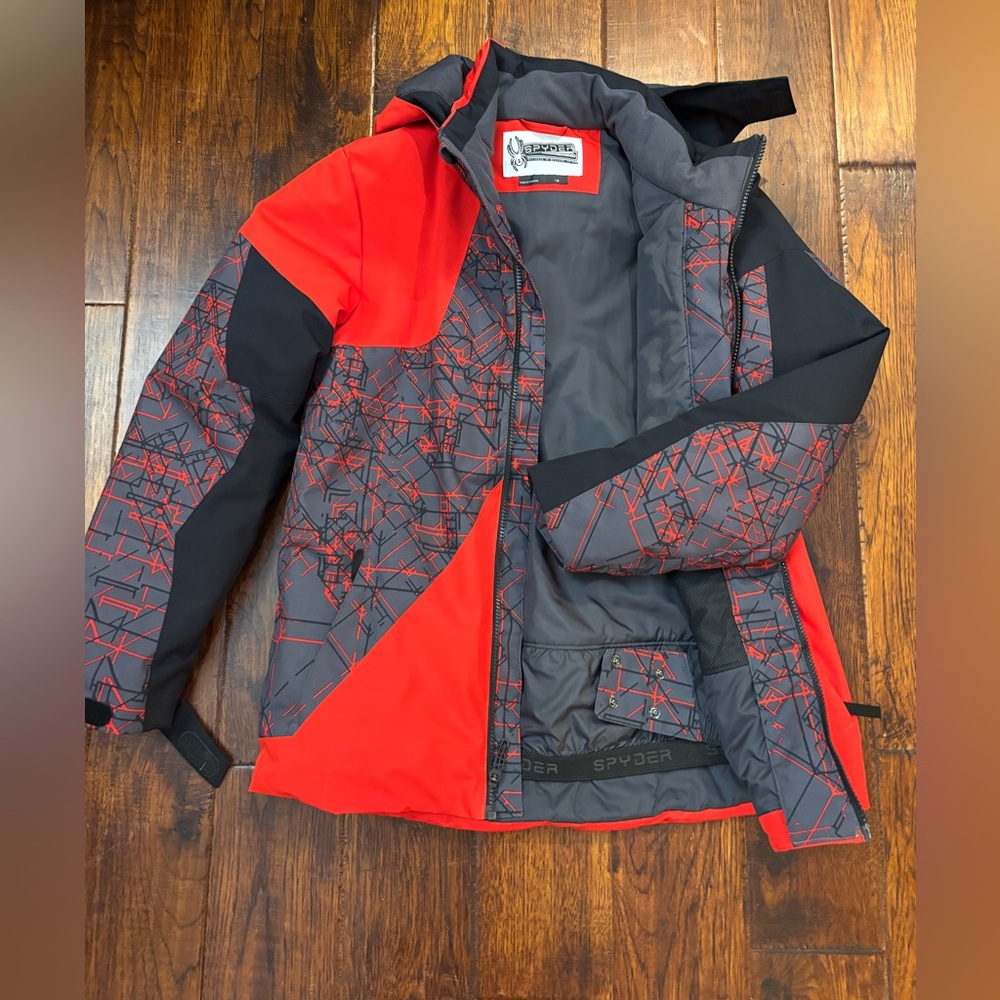 Spyder boys ski coat/jacket. Excellent condition.  Size 18.